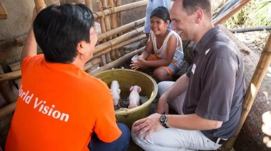 Incoming President Of World Vision Canada In Nepal After Quake