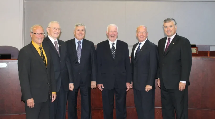Former Mayors And City Councillors Honoured At Meeting