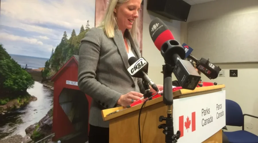 Federal Government Noncommittal On Energy East