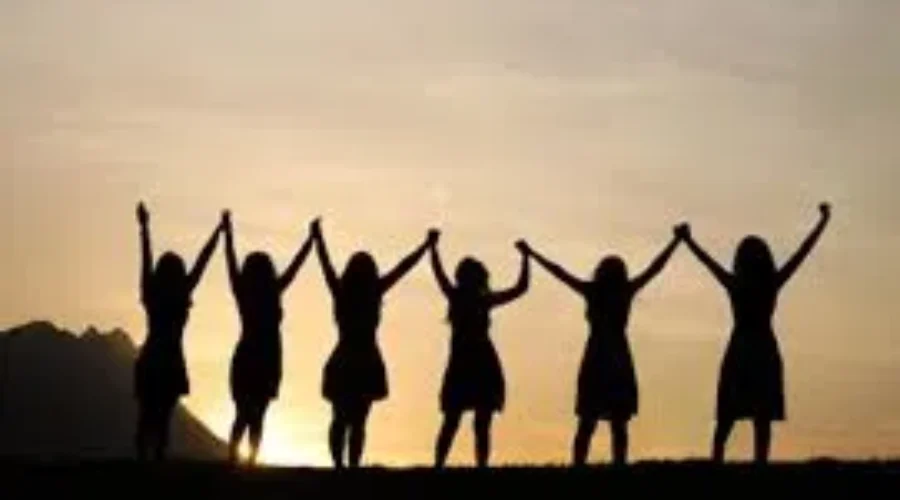 100 Women Donate To Crossroads For Women