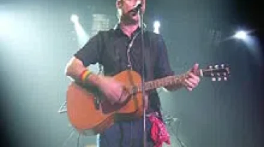 Lead Singer Of Tragically Hip Diagnosed With Terminal Brain Cancer