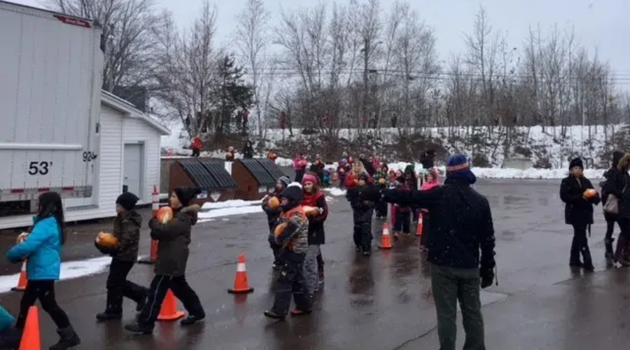 Bessborough School Students Make Big Delivery To Turkey Drive