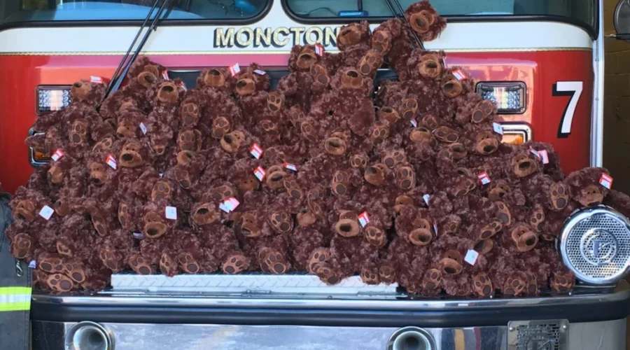 MFD Delivers Teddy Bears To Children In Hospital For Christmas