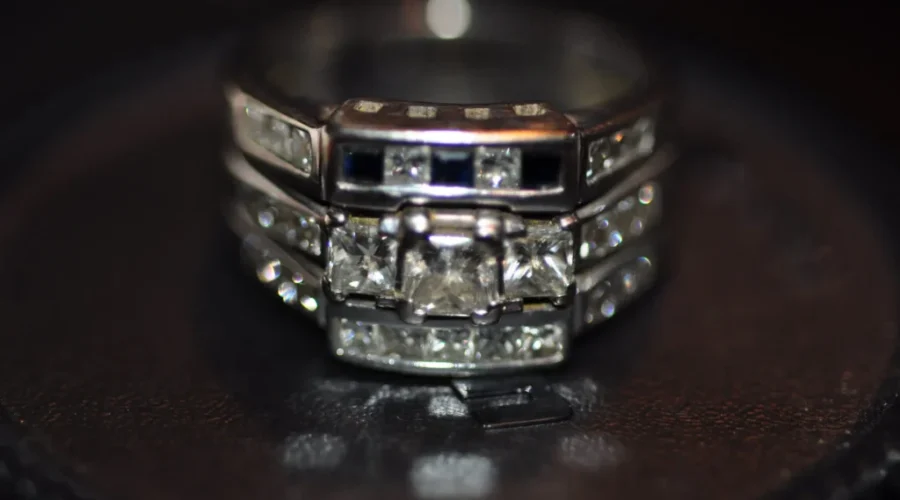 Picadilly Woman’s Online Plea For Help Finding Lost Ring Answered