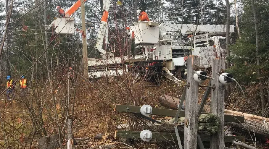 Thousands Remain In Dark Days After High Winds