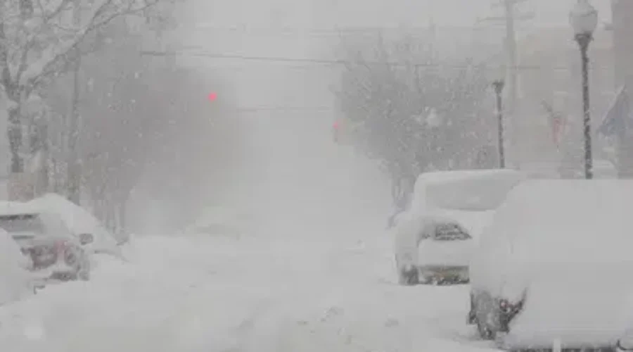 Heavy Snow and Ice Pellets Expected For Midweek