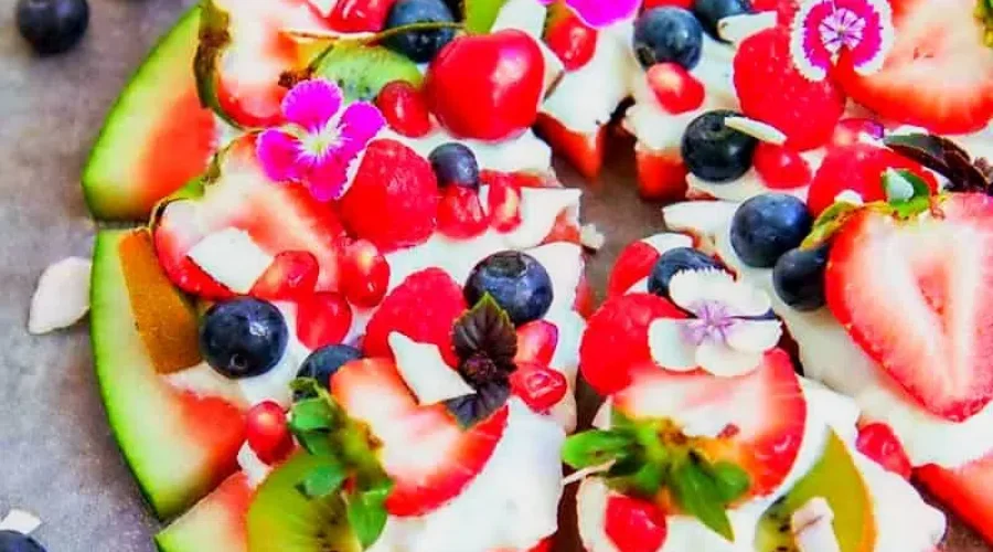 Watermelon pizzzzzaa!! Would you eat this?