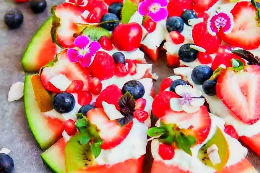 Watermelon pizzzzzaa!! Would you eat this?