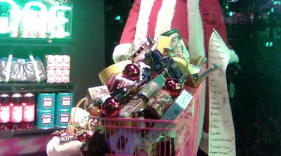 Survey Finds Christmas Shopping Has Begun In Canada