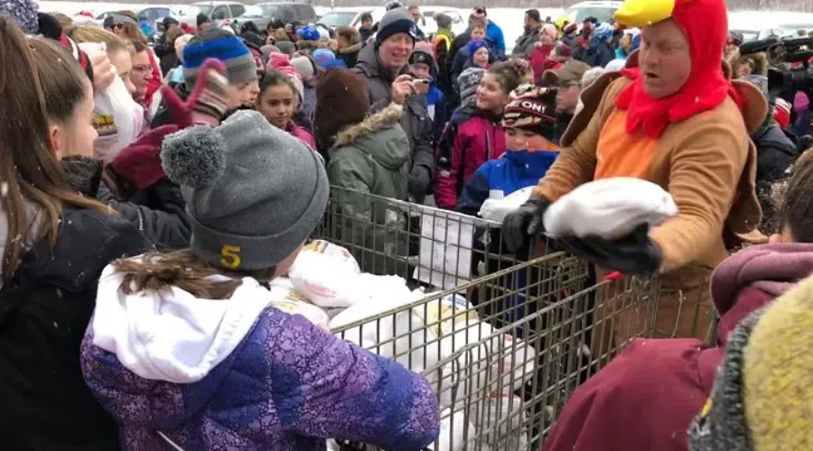 More Than 600 Participate In Bessborough School Turkey Trot