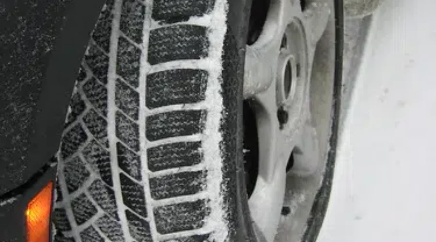 Expert Shares Winter Driving Tips