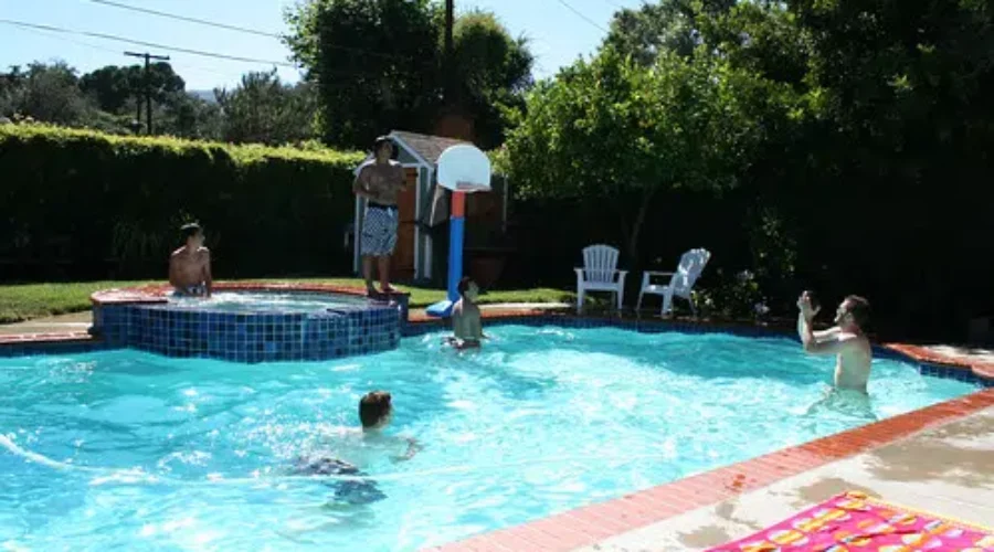 Parents Plan To Supervise Swimming Kids While Working: Study