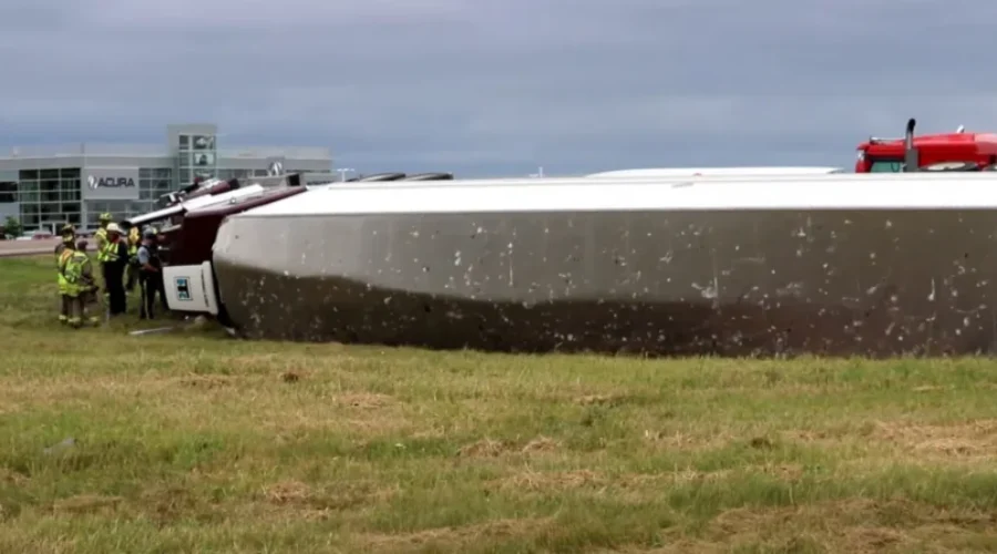 Tractor Trailer Full Of Seafood Rolls Over In Dieppe