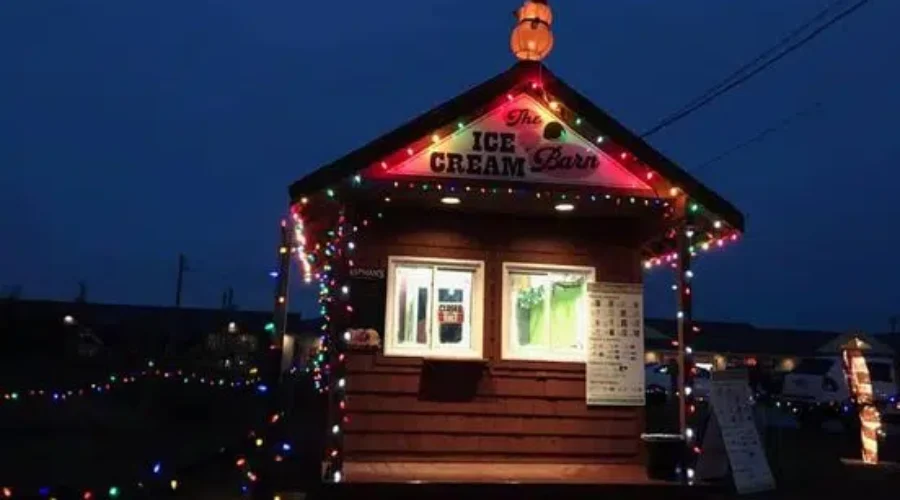 Teen Opens Riverview Ice Cream Barn With A Christmas Touch