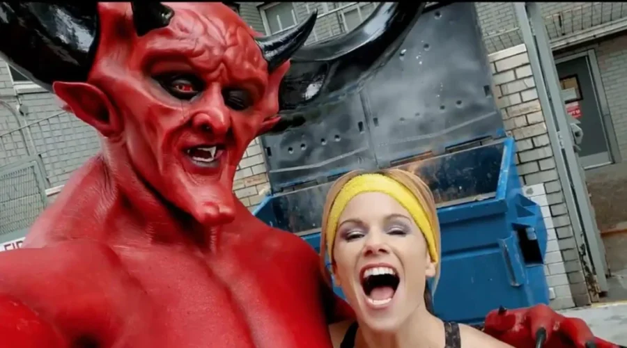 N.B. Actress Is ‘The Worst Year Ever’ In Online Dating Ad