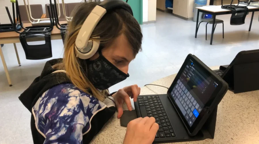 Best Buy Grant Means Much Needed Technology For Edith Cavell School