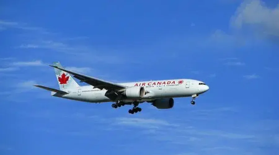 Canada closing airspace to Russian airlines