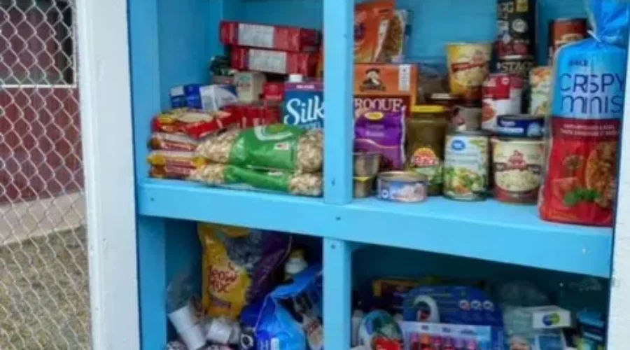 Community Pantry Provides for Anyone In Need