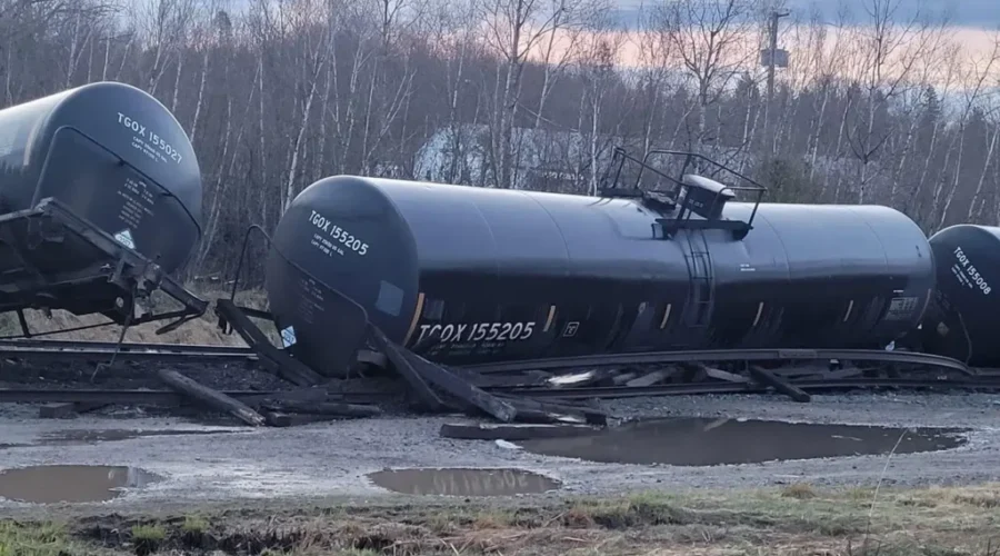 UPDATED: Train Derails In Harvey