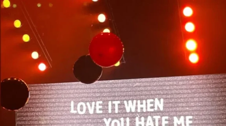 AVRIL LIVE AT THE AVENIR