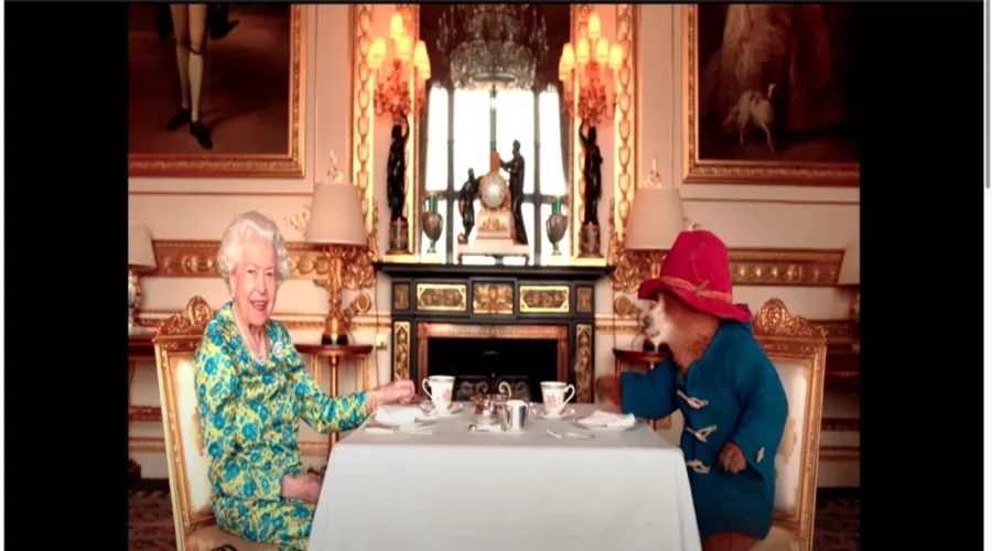 Who watched the Queen and Paddington have tea?