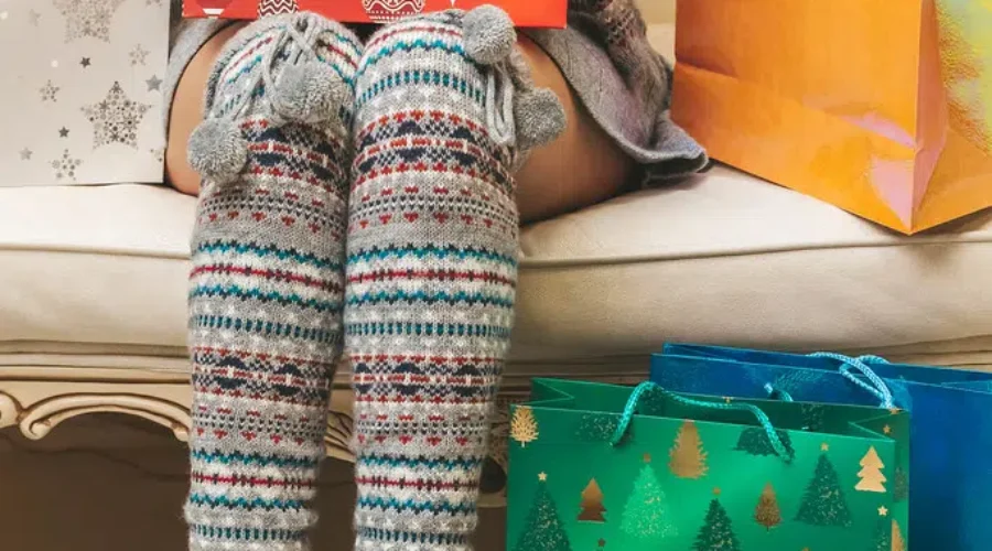 Survey Finds Canadians Reducing 2022 Holiday Spending