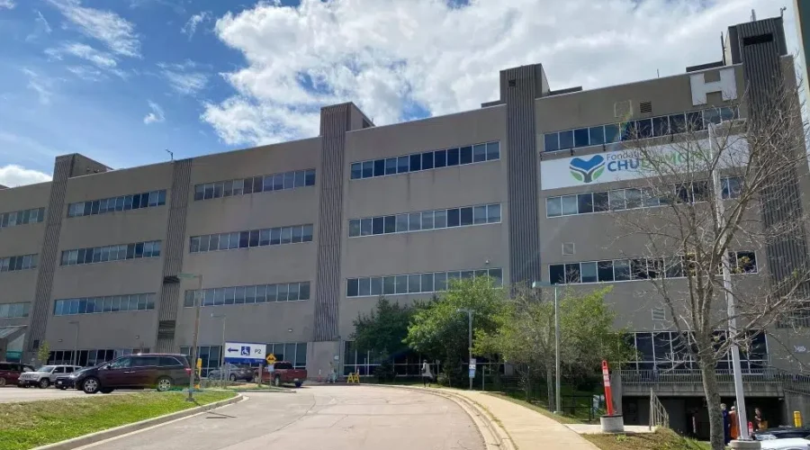 Dumont Hospital utilizing surgical robot