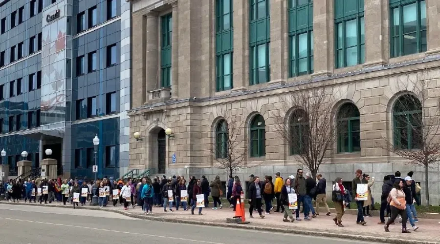 Greater Moncton PSAC members on the picket lines