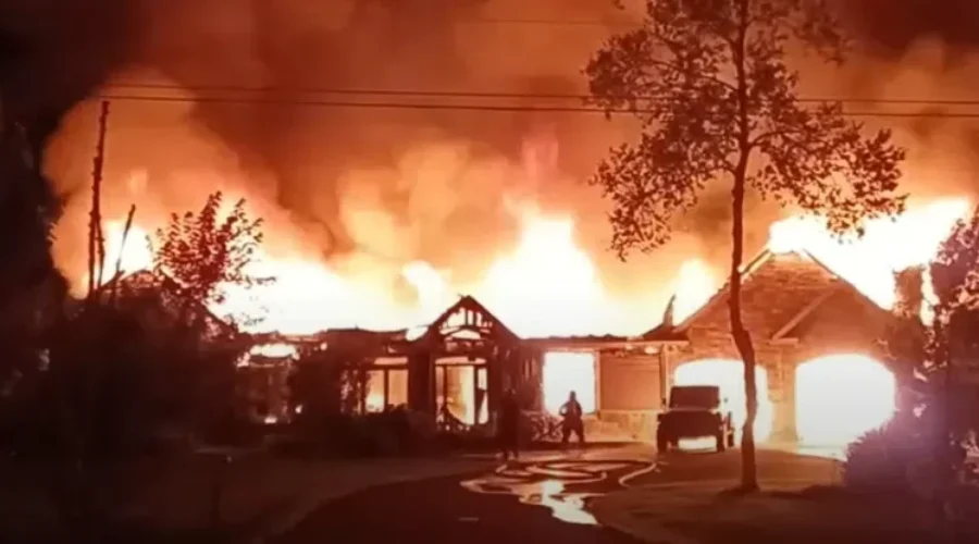 Fire destroys large Lutes Mountain home