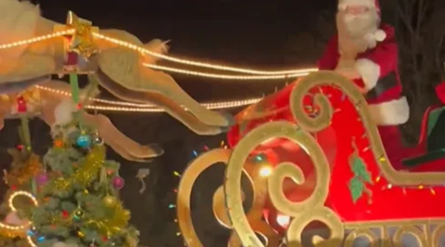 Santa Claus officially arrives in Greater Moncton