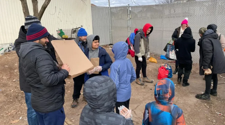 Muslim youth make Christmas a little brighter for the less fortunate