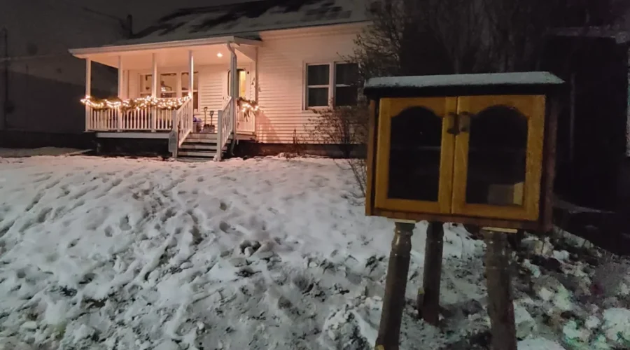 Moncton woman adds little pantry for those in need