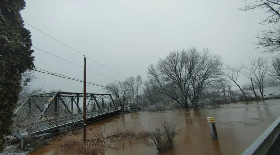 Report heavy rainfall damage to the province