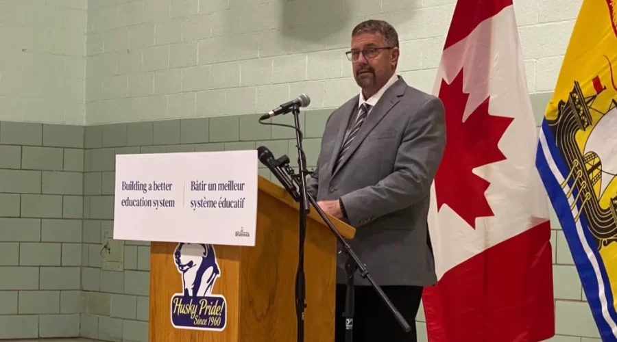 Education minister moves to dissolve Anglophone East DEC