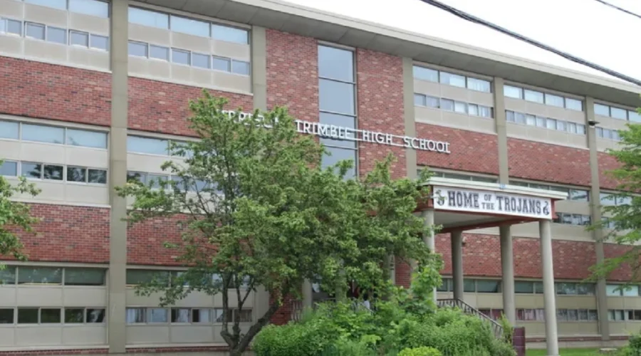 Anglophone East hires security at 2 Moncton schools