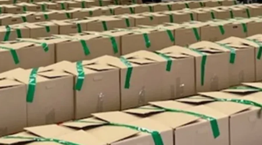 Donate now to help fill 1,700 Christmas food boxes