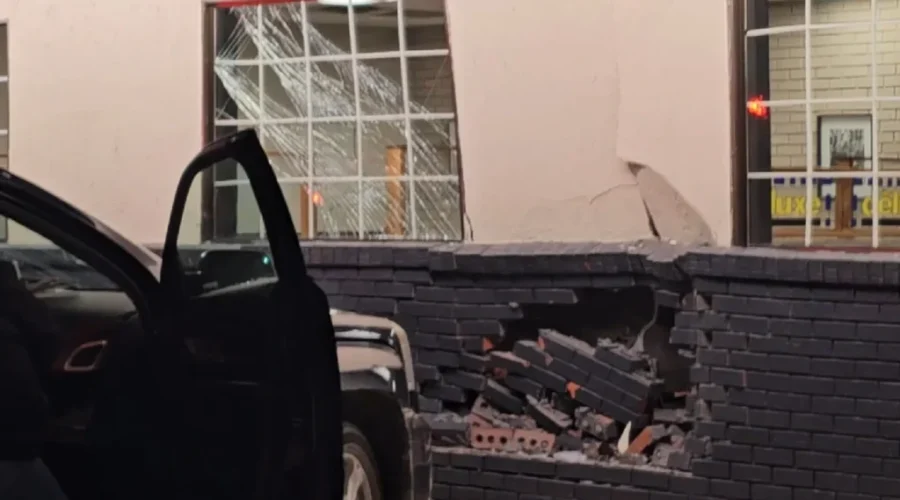 2 injured after vehicle strikes Moncton restaurant