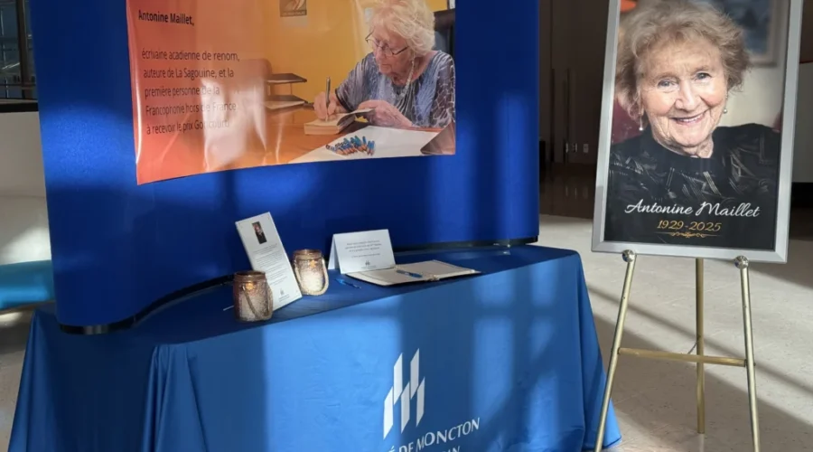 Condolence books for Antonine Maillet available at U de M campuses