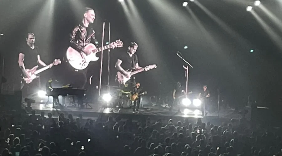 Bryan Adams to rock in Maritimes this fall