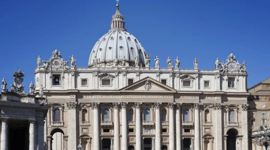 No new pope elected on 1st day of conclave