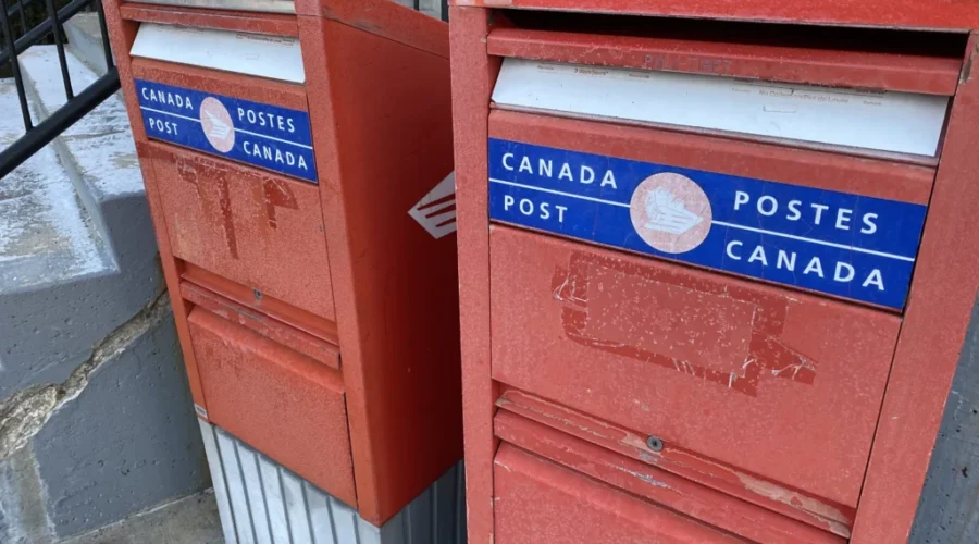 More red ink reported by Canada Post