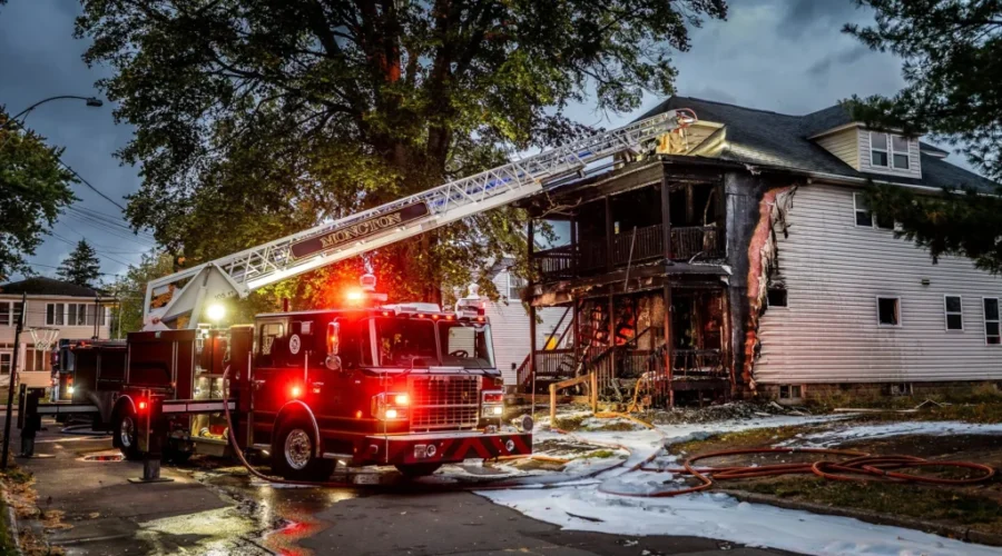 Two firefighters hurt as Moncton fire battles blaze, two residents rescued