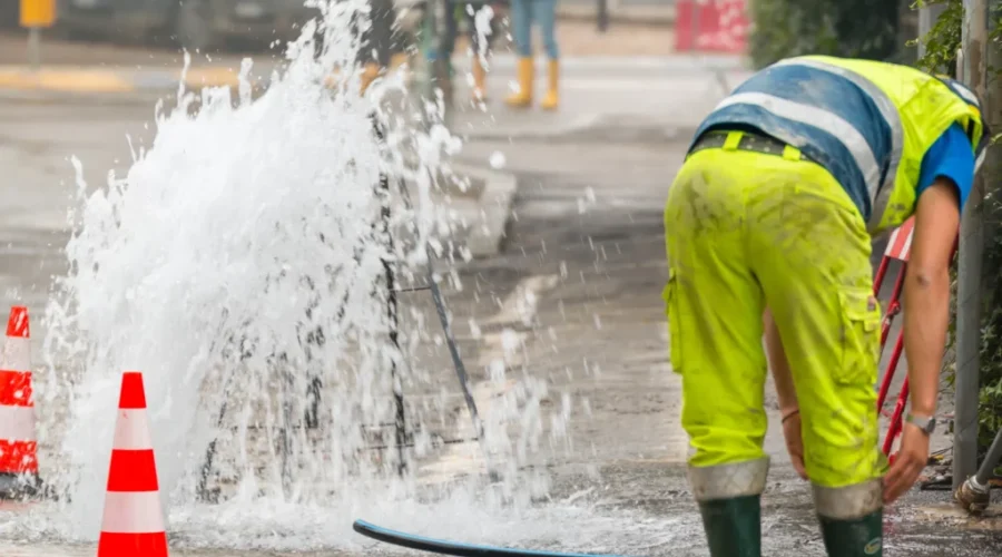 Water main break closes section of Moncton’s Main Street