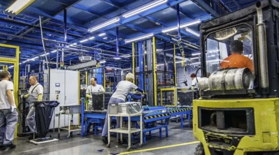 Economy gains 67,000 jobs in October; StatsCan